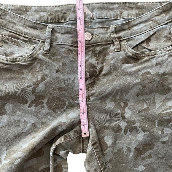 Tommy Bahama Tea Leaf Camo Skinny
Ankle Denim Jeans Size 8/28” - Picture 12 of 14